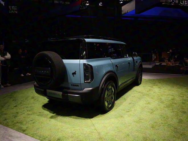 款 “全地形露营SUV”亮相！增程纯电双